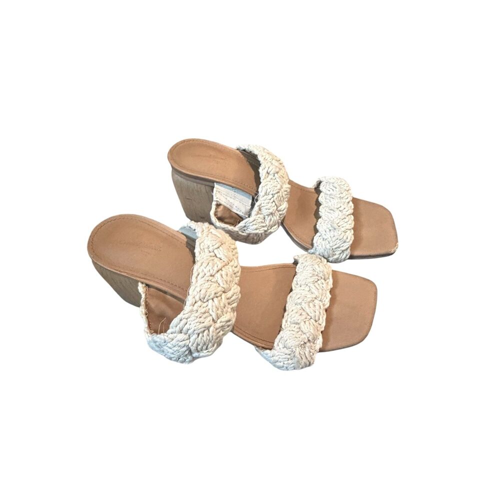 Universal thread heel sandals